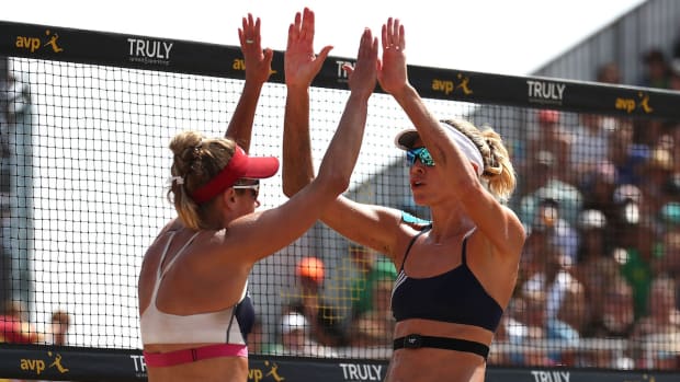 avpwomentop.jpg